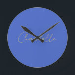 Calligrafie Gold Color Deep Royal Individuelle Nam Runde Wanduhr<br><div class="desc">Wenn Sie ein einfaches,  lesbares und minimalistisches Design suchen,  dann ist dies für Sie.</div>