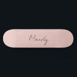 Calligraphie Elegante Rose Gold Schlichter Name Skateboard<br><div class="desc">Suchen Sie eine schöne Kalligrafie mit einer ästhetischen Handschrift? Dieses einfache,  auffällige Design ist für Sie. Dieses Produkt beeindruckt sofort diejenigen,  die es sehen. Das feine und geschmackvolle Design spiegelt sofort die Qualität Ihrer Beziehung und Familie wider.</div>