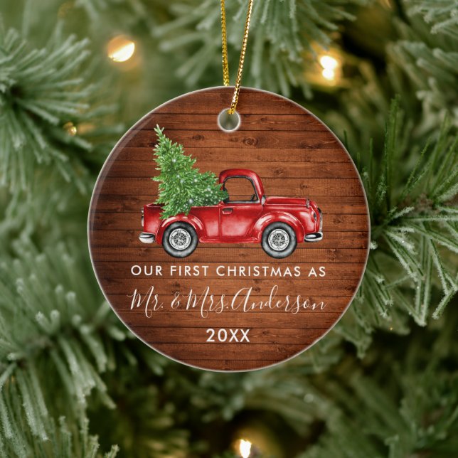 Calligraphie Herr Mrs. First Christmas Wood Truck Keramik Ornament (Baum)