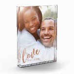 Calligraphie-Skriptüberlagerung für die Kupfer-Lie Fotoblock<br><div class="desc">Ein maßgeschneidertes Hochzeitssake-Foto mit trendigen Imitaten Kupferfolie "Liebe" in einem eleganten Kalligraphieskript und Hochzeitstag in der Ecke mit einem romantischen Industrielook.</div>