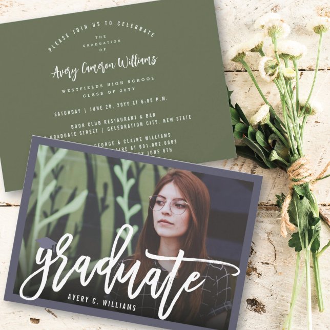 Calligraphy Brush Script Foto Graduation Party Einladung (Von Creator hochgeladen)