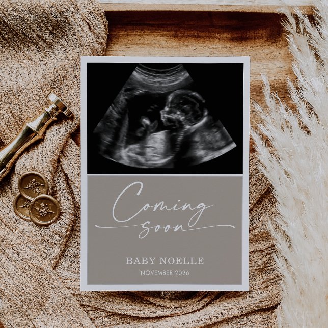 Calligraphy Chic Taupe Coming Soon Pregnancy Card Einladung (Von Creator hochgeladen)