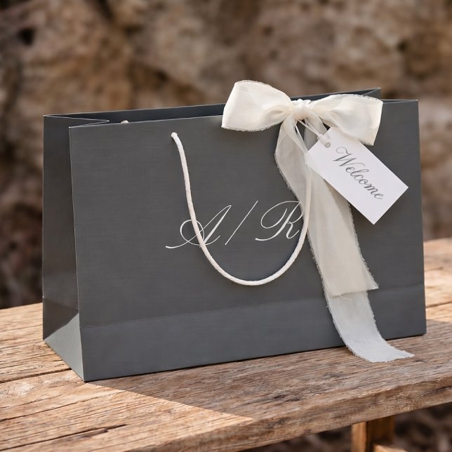 Calligraphy Monogram Dark Grey Wedding Guest Große Geschenktüte (Von Creator hochgeladen)