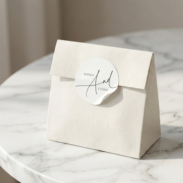 Calligraphy Monogram Minimalist Wedding Runder Aufkleber (Von Creator hochgeladen)