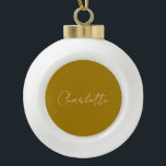 Calligraphy Script Gold Color Individuelle Name Ed Keramik Kugel-Ornament<br><div class="desc">Wenn Sie ein einfaches,  lesbares und minimalistisches Design suchen,  dann ist dies für Sie.</div>