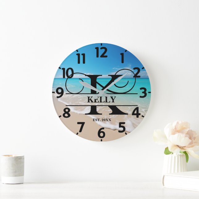 Calm Ocean Beach K Monogram Große Wanduhr (Zuhause)