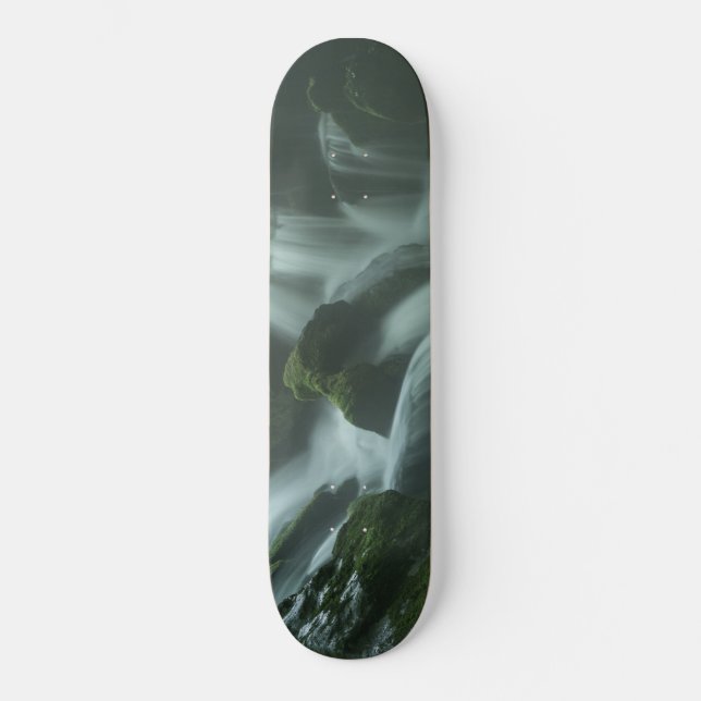 Calming Waterfall Skateboard (Vorderseite)