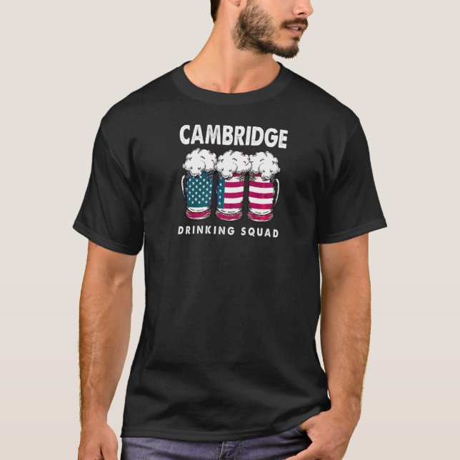Cambridge Drinking Squad Massachusetts Alkoholisch T-Shirt (Vorderseite)