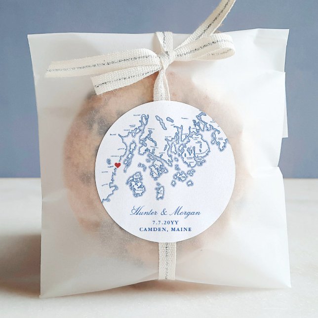 Camden Maine Map Elegant Navy Blue Gastgeschenk Ho Runder Aufkleber (wedding favor label with Camden Maine map and couples names, date and town)