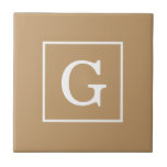 Camel Brown White Gerahmt Initial Monogram Fliese<br><div class="desc">Camel Brown and White Gerahmt Initial Monogram Ein stilvoller solider Hintergrund mit einem gerahmten Bereich für Ihr Monogramm, Ihren Namen oder andere Texte. Sie können auch den Schriftart ändern, die Größe und Farbe des Schriftartes ändern, den Text verschieben usw. Wenn Sie dieses Design in anderen Farben möchten, schreiben Sie uns...</div>