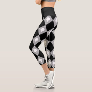 Cameo Harlequin Muster in Schwarz, Weiß, Grau Capri Leggings