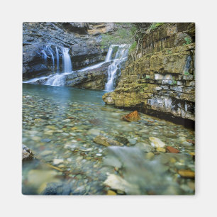 Cameron Falls im Waterton-Lakes-Nationalpark in Magnet