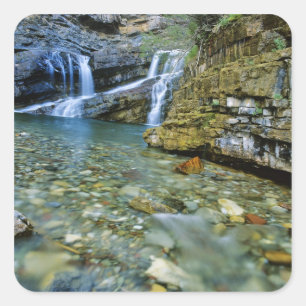 Cameron Falls im Waterton-Lakes-Nationalpark in Quadratischer Aufkleber