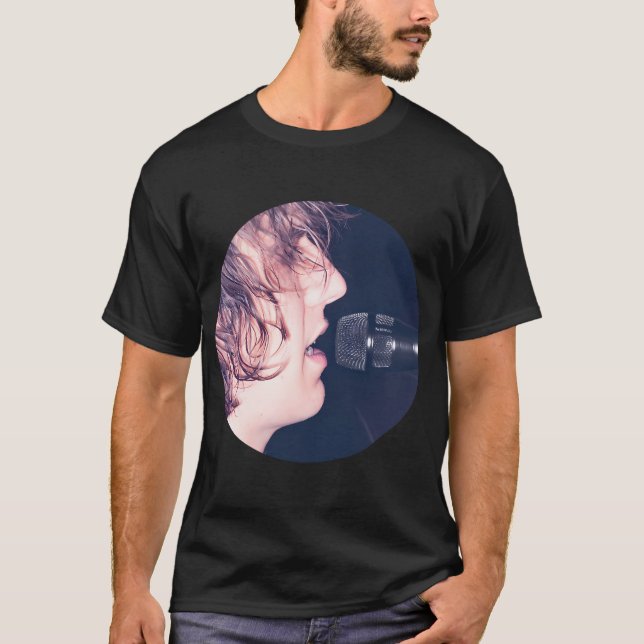 Cameron Winter Singing T-Shirt (Vorderseite)