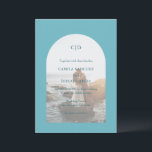 Camila Aqua Arch Moderne Hochzeit Einladung<br><div class="desc">Moderne Hochzeitseinladung mit Ihrem Monogramm zusammen mit Ihren Details über Ihr Lieblings-Foto in einem Bogen über einem türkisfarbenen / aqua / aquamarinen Hintergrund. Die Vorlage enthält ein überlagertes Layout, mit dem der Text über dem Bild angezeigt werden kann und das im Designbearbeitungstool entfernt werden kann. Dieses schlichte und dennoch elegante...</div>
