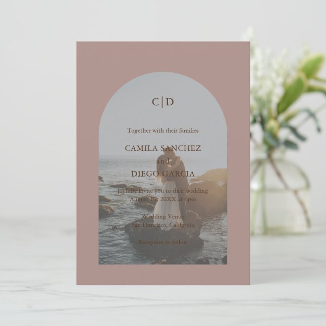 Camila Taupe Arch Moderne Hochzeit Einladung (Stehend Vorderseite)