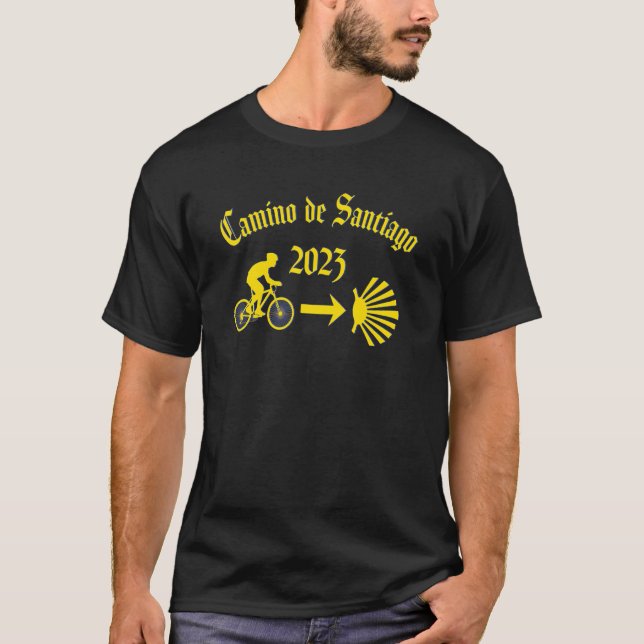 Camino De Santiago 2023 Man Bicycle Yellow Scallop T-Shirt (Vorderseite)