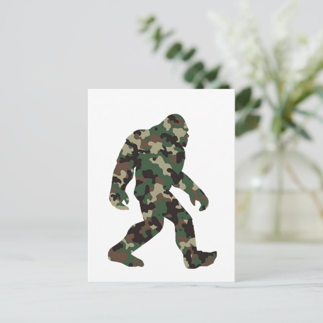 Camouflage Bigfoot Sasquatch Postkarte (Stehend Vorderseite)