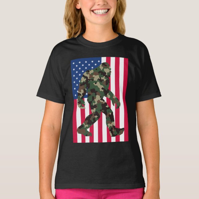 Camouflage Bigfoot Sasquatch T-Shirt (Vorderseite)