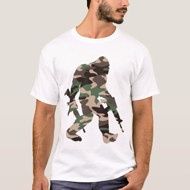 Camouflage Bigfoot Sasquatch T-Shirt (Vorderseite)