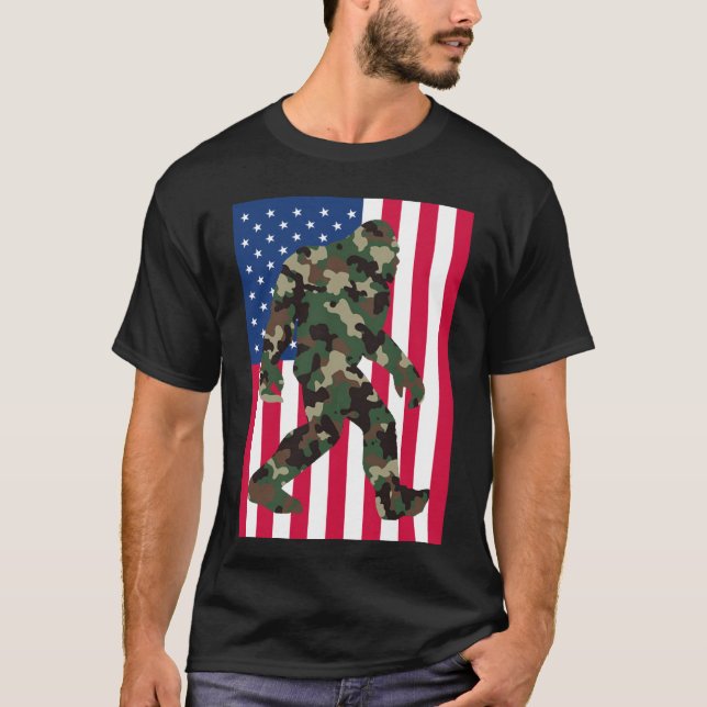 Camouflage Bigfoot Sasquatch T-Shirt (Vorderseite)