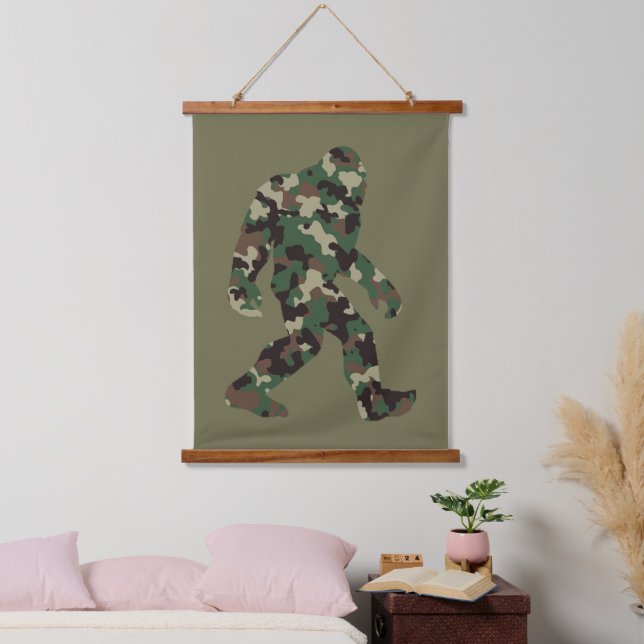 Camouflage Bigfoot Sasquatch Wandteppich Mit Holzrahmen (Schlafzimmer)