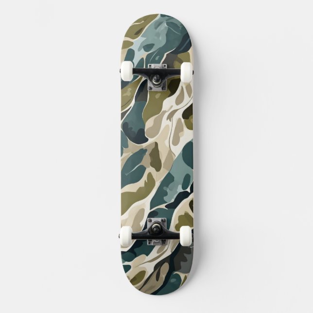 Camouflage-Design in Grüntöne und Beige Skateboard (Vorderseite)