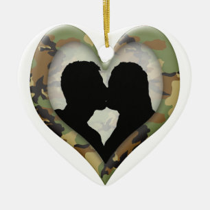 Camouflage Herz mit Kissing Couple Keramik Ornament