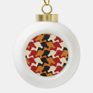 Camouflage verbindet Köpfe, wiederholt Muster. Keramik Kugel-Ornament