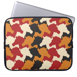 Camouflage verbindet Köpfe, wiederholt Muster. Laptopschutzhülle