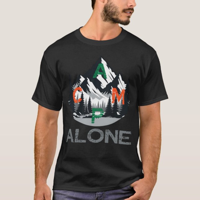 camp alone in the nature and wilderness Outr frien T-Shirt (Vorderseite)