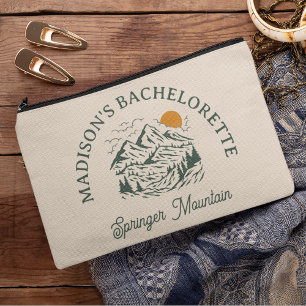 Camp Bachelorette Retro Berg Custom Name Zubehörtasche