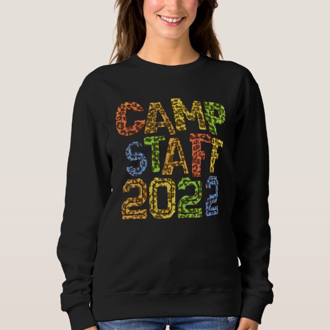 Camp Mitarbeiter 2022 Leopard Print Host Summer Co Sweatshirt (Vorderseite)
