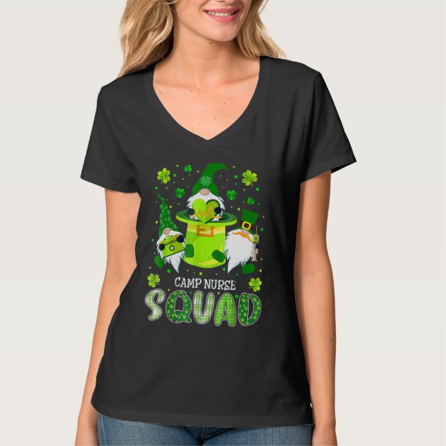 Camp Nurse Squad Pflege St Patrick Day Gnomes Iri T-Shirt (Vorderseite)