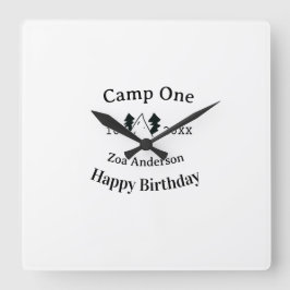 Camp one happy birthday name date campingadventure quadratische wanduhr