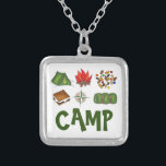 CAMP Zelt Campfire Kompass Camping Smores Necklace Versilberte Kette<br><div class="desc">Necklace bietet eine originelle Marker-Illustration von Camping-Themen wie Lagerfeuer,  Rauch,  Trail Mix,  Zelt,  Kompass und Schlafsack,  mit CAMP in einem lustigen Schriftart.</div>