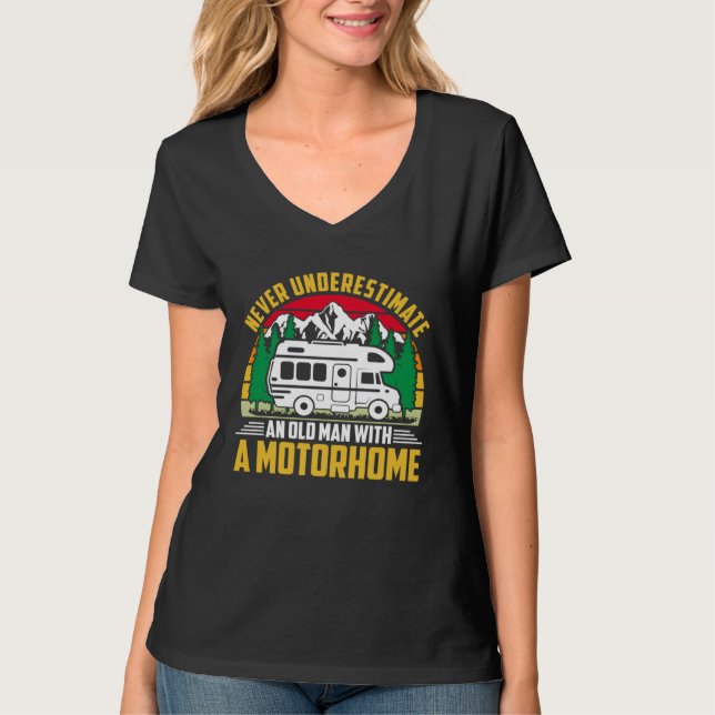 Camper Never Underestimate A Man With A Motorhome  T-Shirt (Vorderseite)