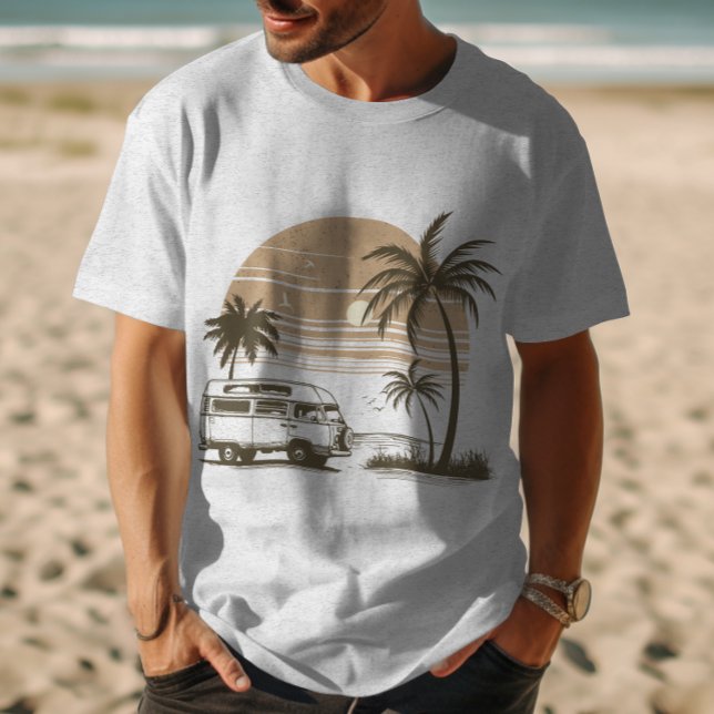 Camper van am Strand T-Shirt (Von Creator hochgeladen)