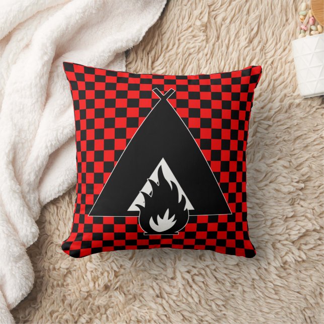 Campfire and Tent on Red and Black Checkerboard Kissen (Decke)