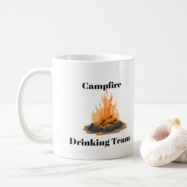 Campfire Drink Team auf einem Kaffeetasse (Mit Donut)