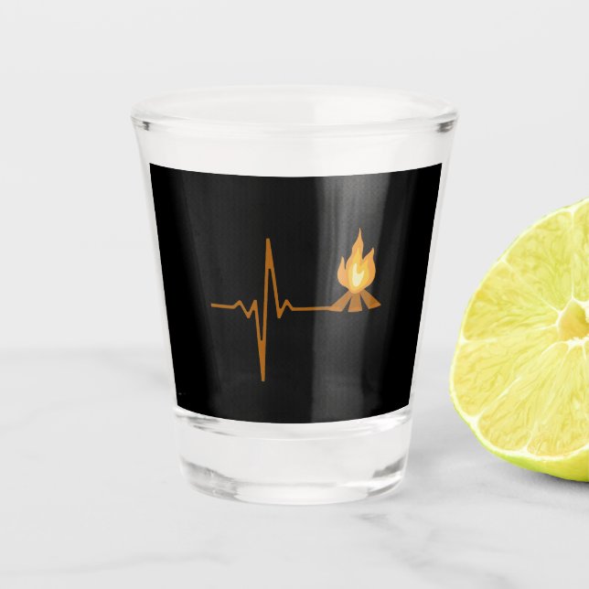 Campfire Heartbeat Camping Schnapsglas (Vorderseite)