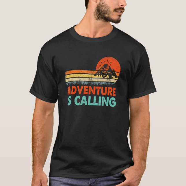 Camping Adventure nennt Bergwandern Sayin T-Shirt (Vorderseite)