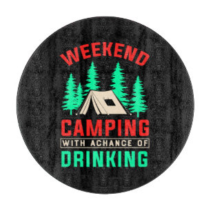 Camping am Wochenende mit einer Chance zu trinken- Schneidebrett
