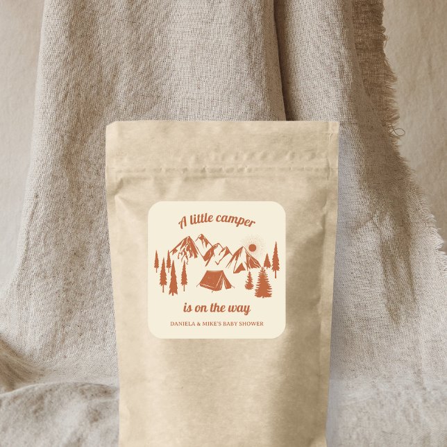 Camping Baby Dusche Kleiner Camper Woodland Quadratischer Aufkleber (Camping Baby Shower Little Camper Woodland Square Sticker)