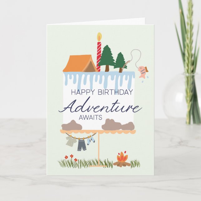 Camping Birthday Card: Adventure Awaits, Outdoorsy Karte (Vorderseite)