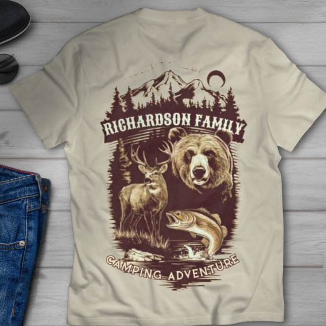 Camping der Außenfamilie Name Land hinzufügen T-Shirt (Von Creator hochgeladen)