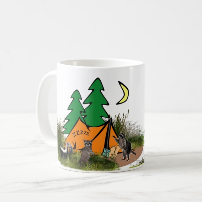 Camping im Wald mit Raccoon Funny Kaffeetasse (Vorderseite Links)