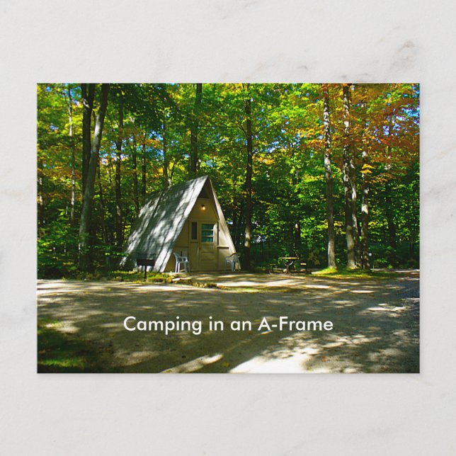 Camping in einer A-Frame-Kabine Postkarte (Vorderseite)