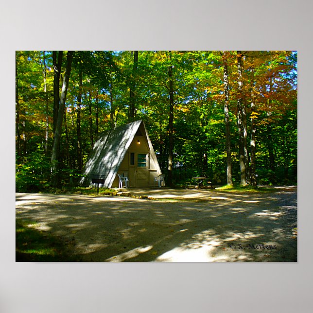 Camping in einer A-Rahmen-Hütte Poster (Vorne)