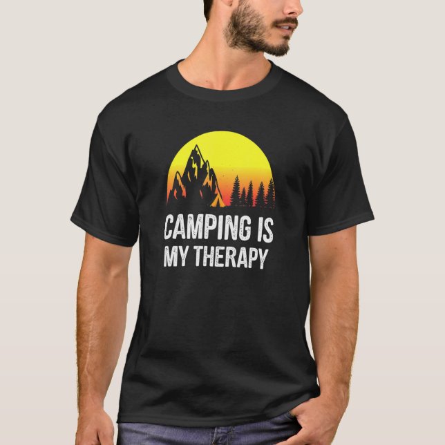 Camping ist meine Therapie - Camping T-Shirt (Vorderseite)